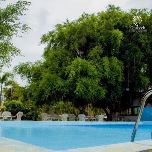 Onreech Hotel Seeduwa Exterior photo