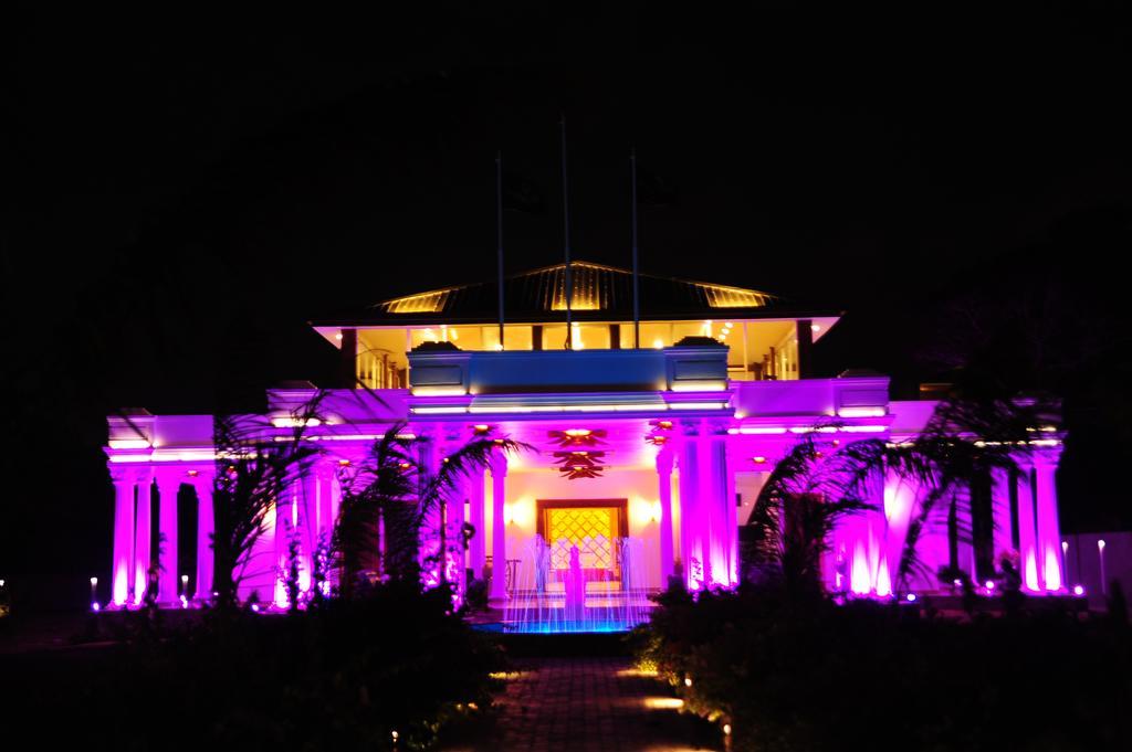 Onreech Hotel Seeduwa Exterior photo