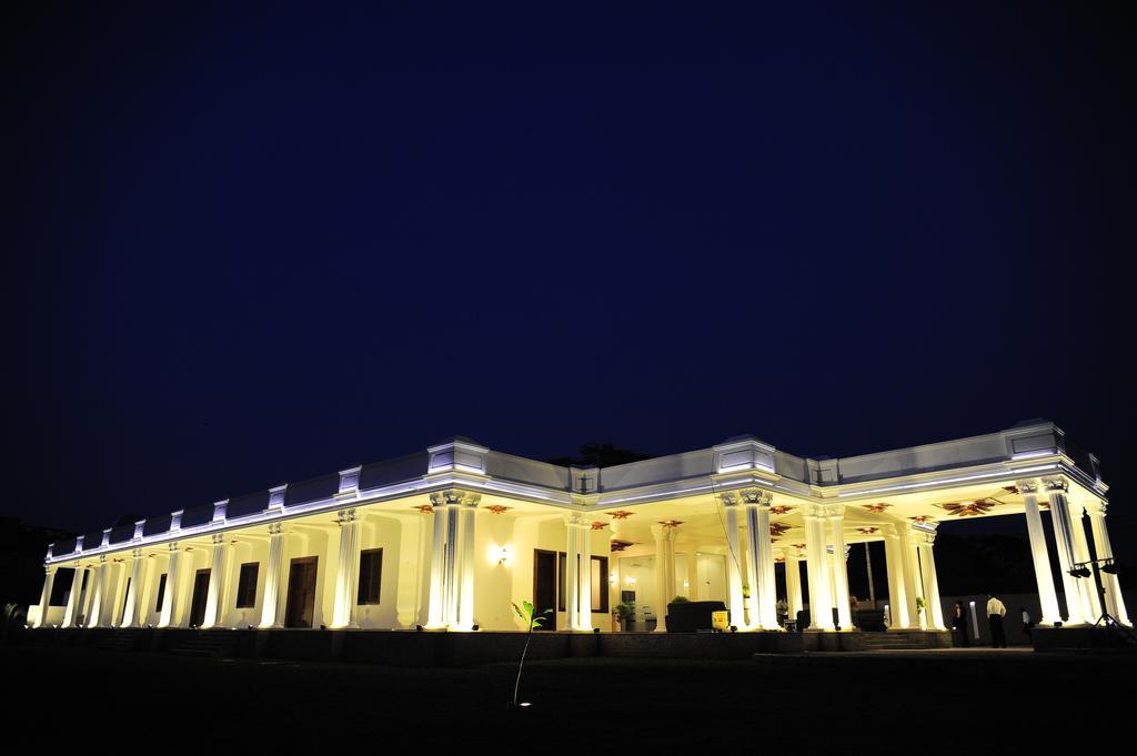 Onreech Hotel Seeduwa Exterior photo