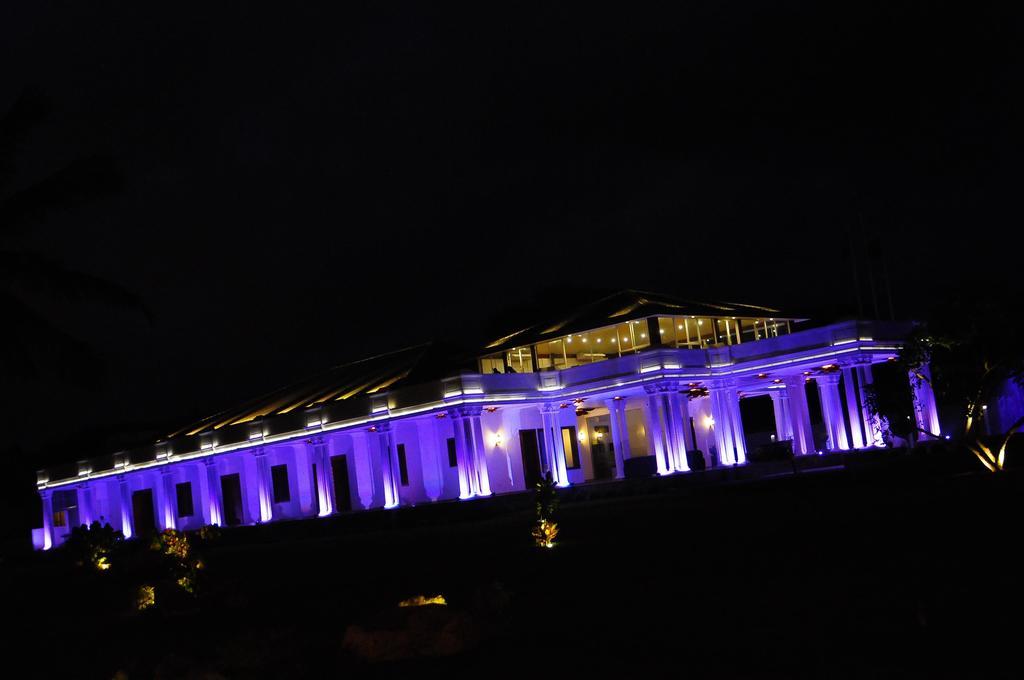 Onreech Hotel Seeduwa Exterior photo